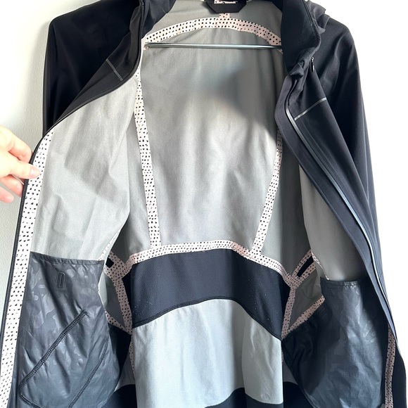 Lululemon run jacket - Picture 7 of 9